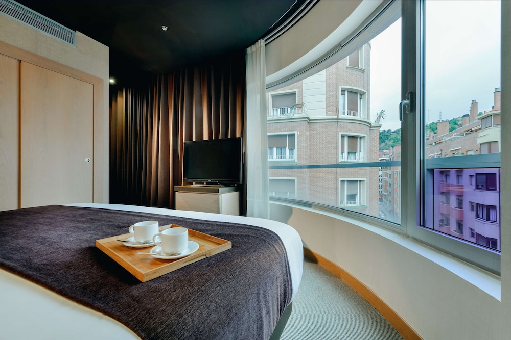 Suite Junior del hotel Hesperia Bilbao. Foto 4