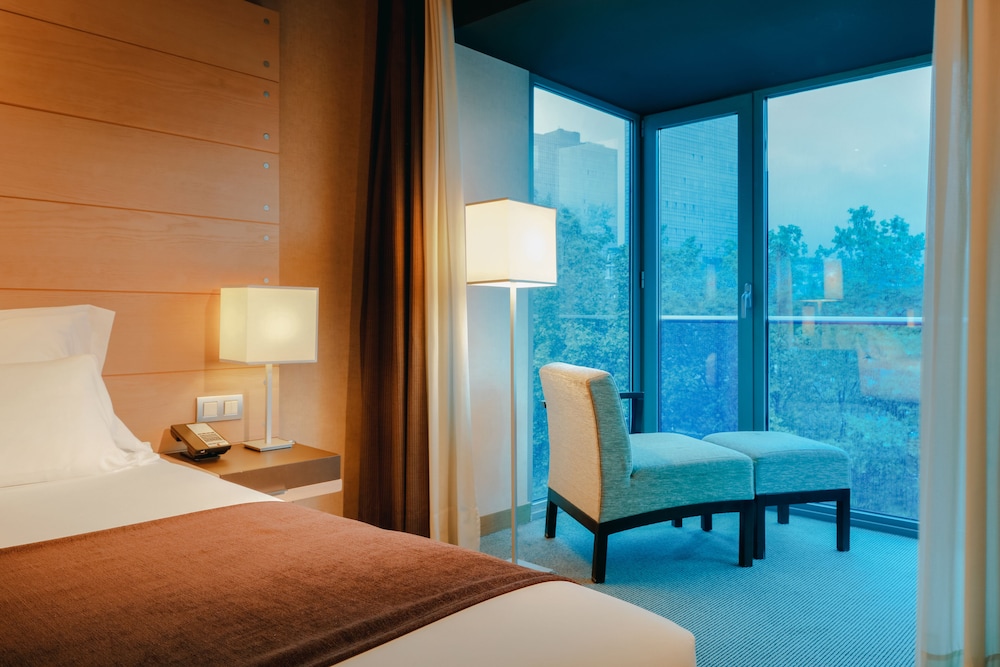 Suite junior, vistas al río del hotel Hesperia Bilbao. Foto 1
