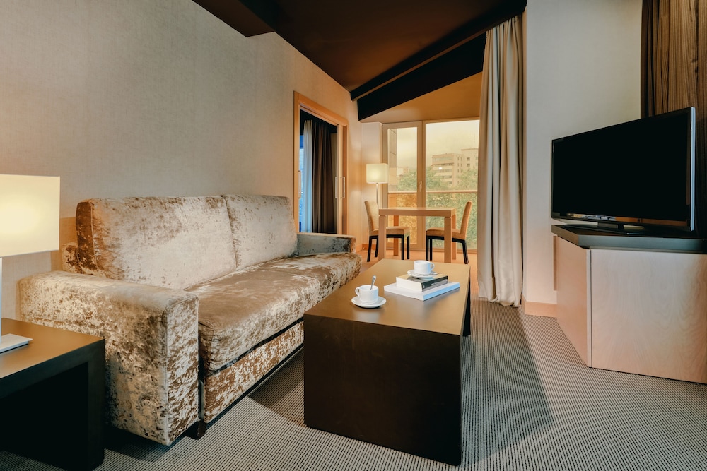 Suite junior, vistas al río del hotel Hesperia Bilbao. Foto 4