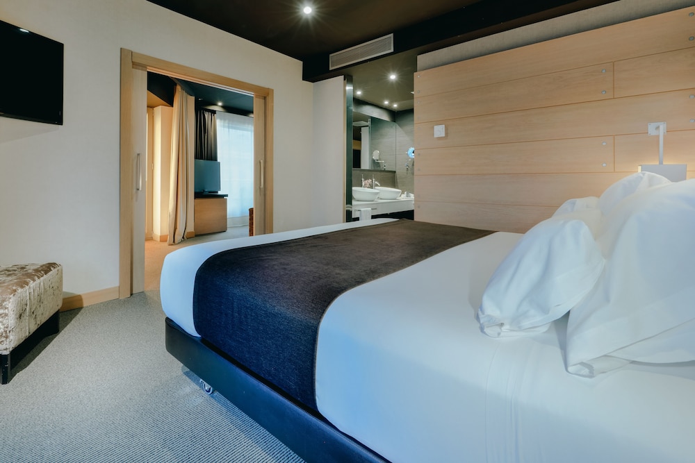 Suite junior, vistas al río del hotel Hesperia Bilbao. Foto 5