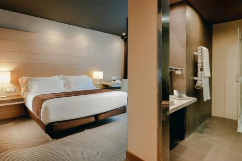 Habitación Doble Estándar - 1 o 2 camas del hotel Hesperia Bilbao. Foto 3