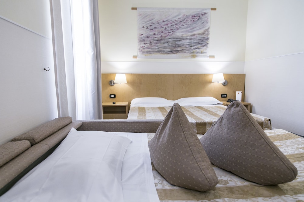Habitación Triple del hotel Aphrodite. Foto 1