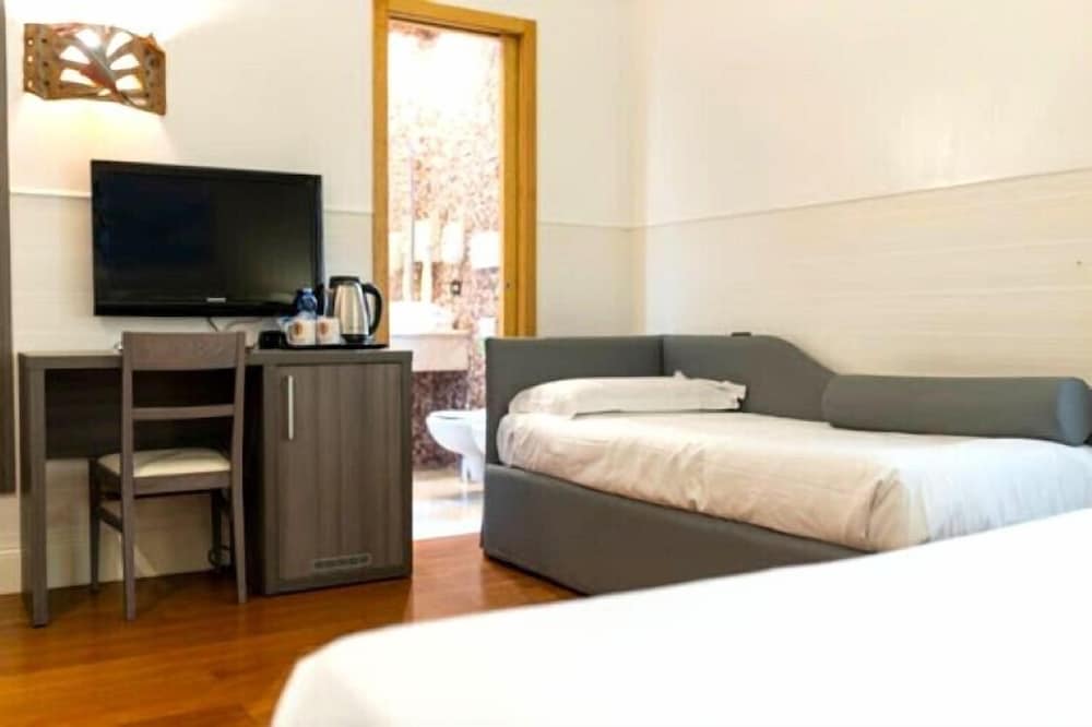 Habitación Triple Superior del hotel Aphrodite. Foto 3