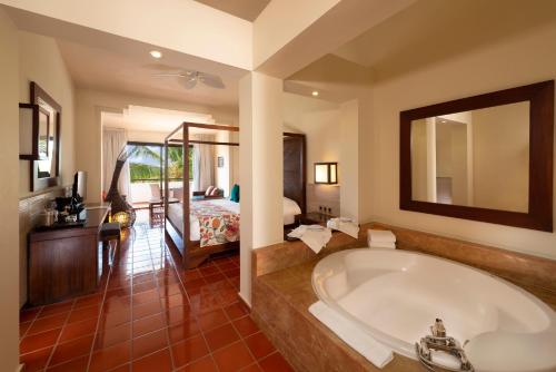 Suite Junior Superior del hotel Catalonia Royal Bavaro - Adults Only - All Inclusive. Foto 3