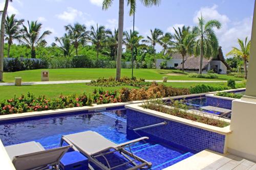 Suite Junior Deluxe con piscina del hotel Catalonia Royal Bavaro - Adults Only - All Inclusive. Foto 1