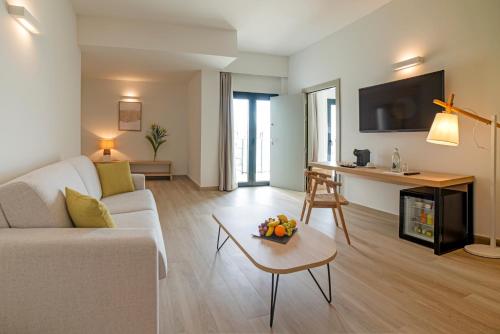 Suite con terraza del hotel Cabogata Beach. Foto 4