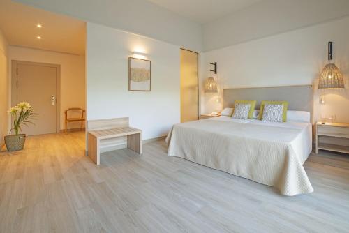 Habitación Exclusiva con vistas al mar del hotel Cabogata Beach. Foto 1