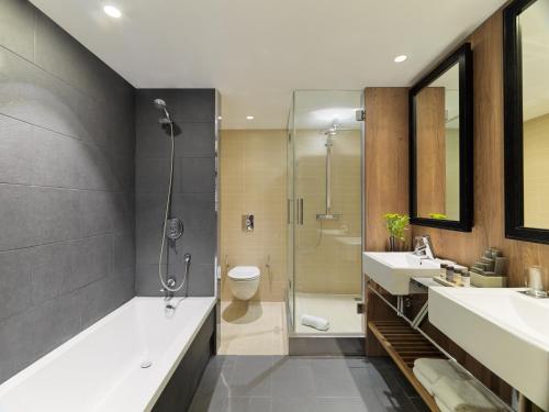 Suite Deluxe del hotel H10 Casanova. Foto 5