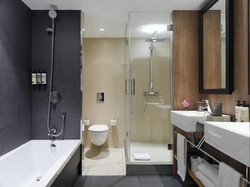 Suite Deluxe del hotel H10 Casanova. Foto 8