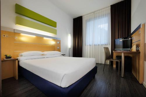 Habitación Doble Superior del hotel IH HOTELS MILANO GIOIA. Foto 3