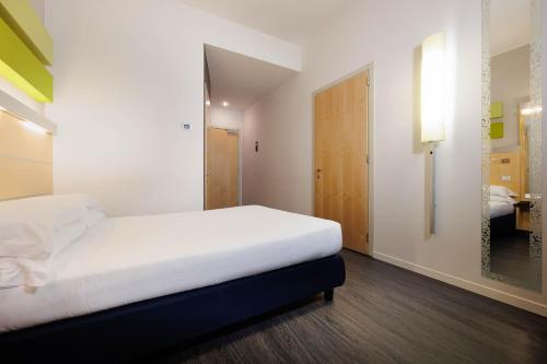 Habitación Individual adaptada para personas con movilidad reducida del hotel IH HOTELS MILANO GIOIA. Foto 2
