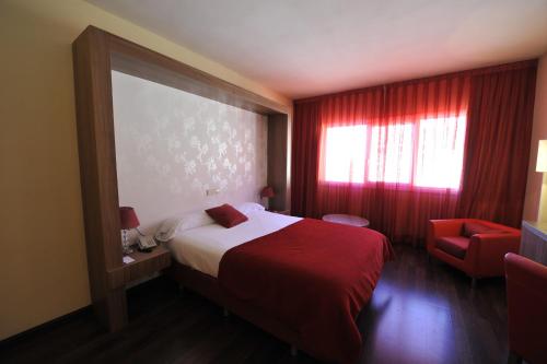 Habitación Doble - 1 o 2 camas del hotel Puerta De Segovia. Foto 4