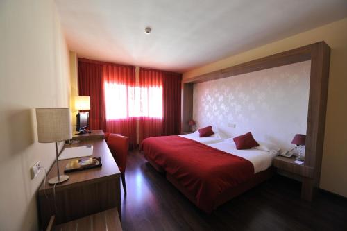 Habitación Doble - 1 o 2 camas del hotel Puerta De Segovia. Foto 6