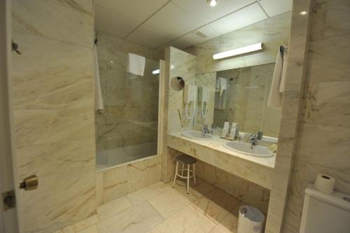 Habitación Doble - 1 o 2 camas del hotel Puerta De Segovia. Foto 7