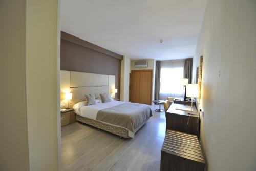 Habitación Doble - 1 o 2 camas del hotel Puerta De Segovia. Foto 10