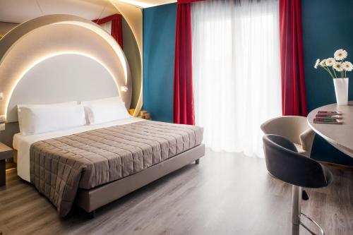 Habitación Doble Deluxe con balcón del hotel Da Vinci. Foto 4