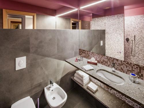 Habitación Doble Deluxe con balcón del hotel Da Vinci. Foto 5