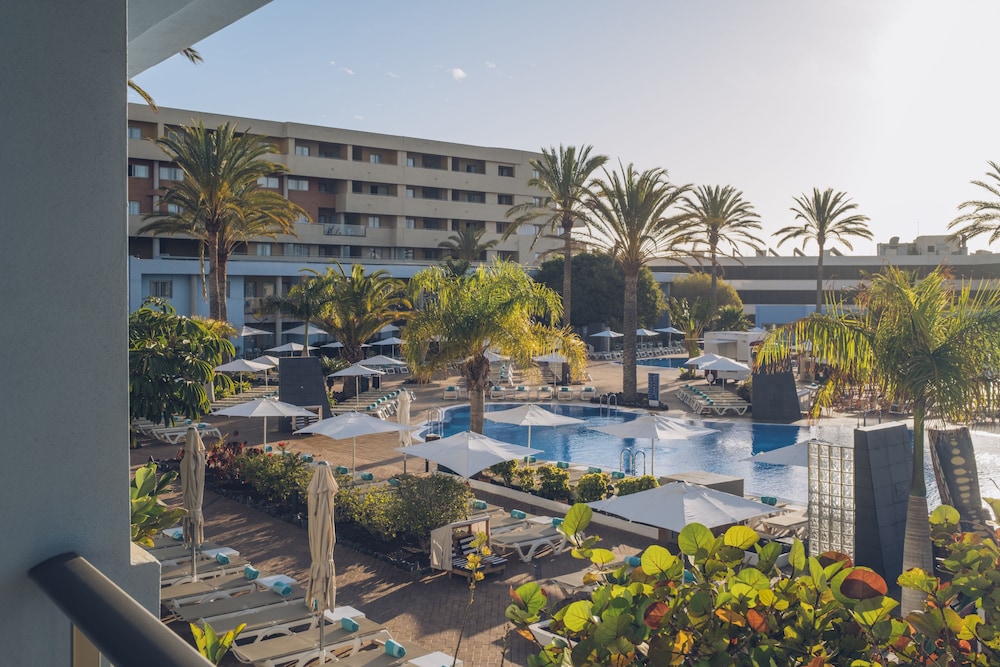 Suite familiar, vistas a la piscina (2 adults & 1 Child) del hotel Iberostar Waves Gaviotas Park. Foto 6