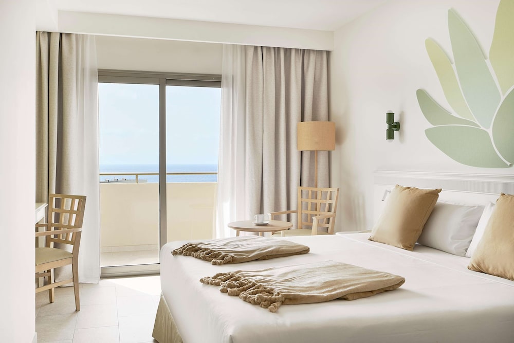 Suite del hotel Iberostar Waves Gaviotas Park. Foto 3