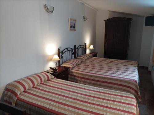 Habitación Triple del hotel San Cayetano. Foto 1