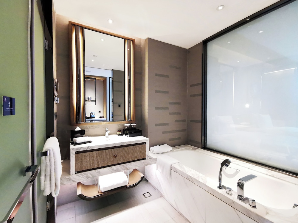 HABITACIÓN DELUXE, 1 Cama King Size, Balcón Privado y Vistas al Parque del hotel Pullman Resort Xishuangbanna. Foto 2
