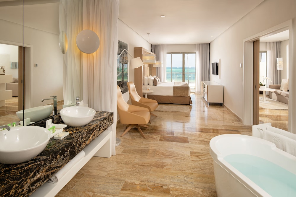 Suite frente al mar del hotel Paradisus Palma Real Golf and Spa Resort. Foto 1