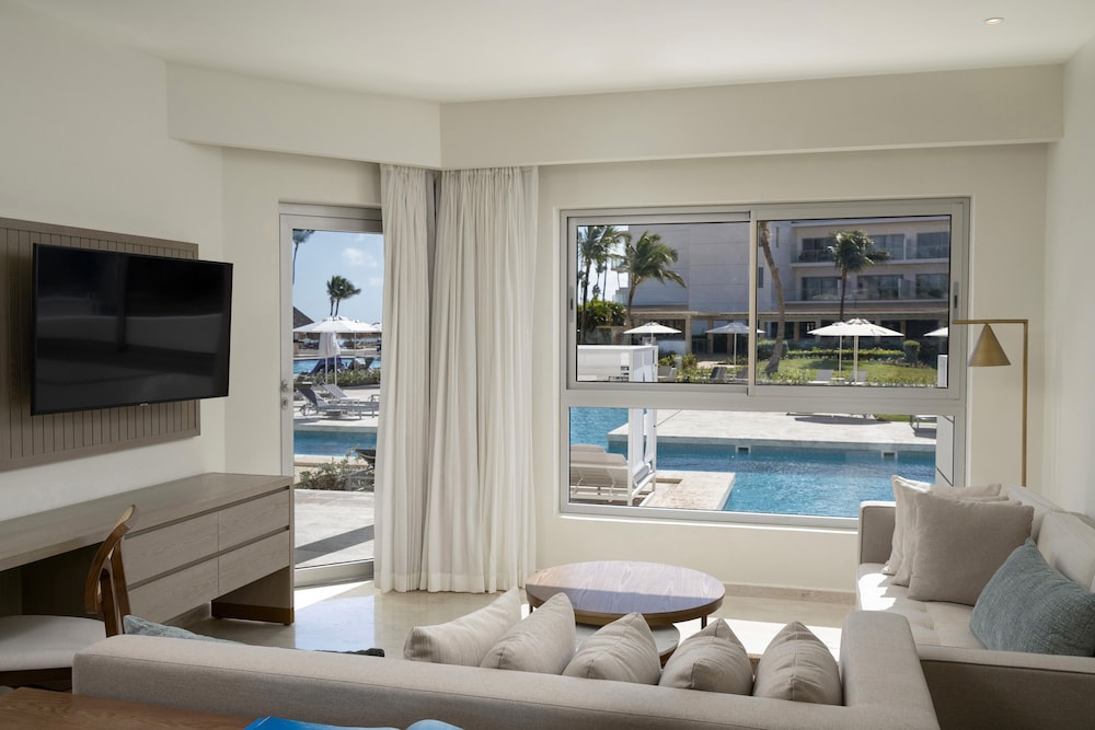 Master Suite Swim - Up de Dos Dormitorios con Vistas al Jardín del hotel Paradisus Palma Real Golf and Spa Resort. Foto 6