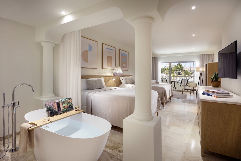 Junior Suite Reserva Solo para Adultos con Vistas al Jardín del hotel Paradisus Palma Real Golf and Spa Resort