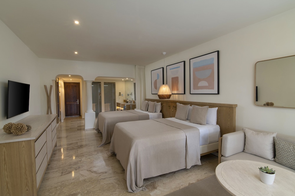 Junior Suite con vistas al jardín del hotel Paradisus Palma Real Golf and Spa Resort. Foto 1