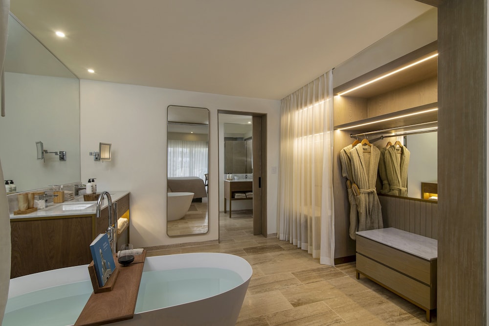 Master Suite de Dos Dormitorios con Vistas al Jardín del hotel Paradisus Palma Real Golf and Spa Resort. Foto 3