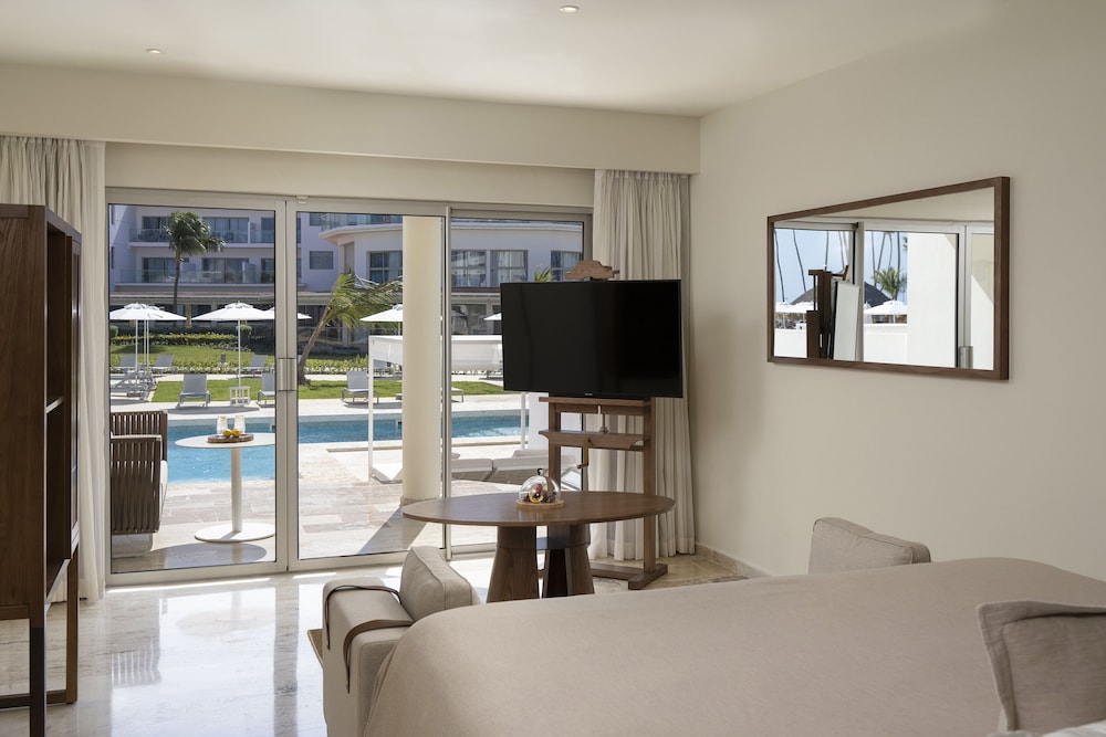 Junior Suite Swim - Up con Vistas al Jardín del hotel Paradisus Palma Real Golf and Spa Resort