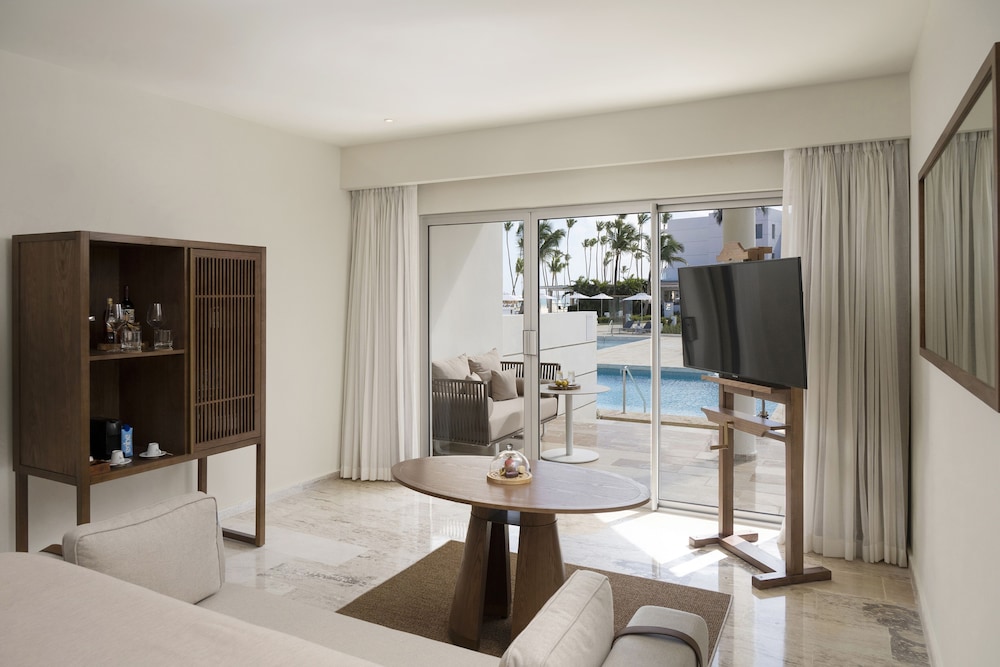 Junior Suite Swim - Up con Vistas al Jardín del hotel Paradisus Palma Real Golf and Spa Resort. Foto 1