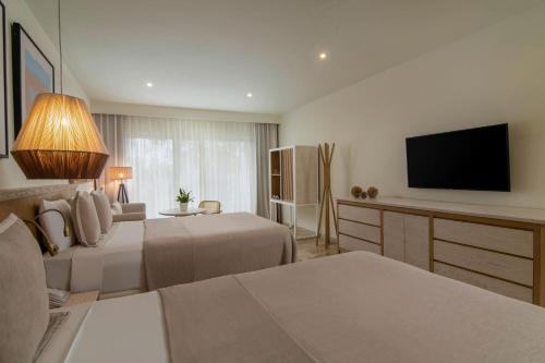 Junior suite Vista Jardín 1 Cama king 2 Camas individuales del hotel Paradisus Palma Real Golf and Spa Resort. Foto 4