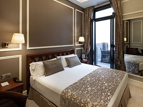 Habitación doble Balcón o Terraza del hotel Catalonia Las Cortes. Foto 2