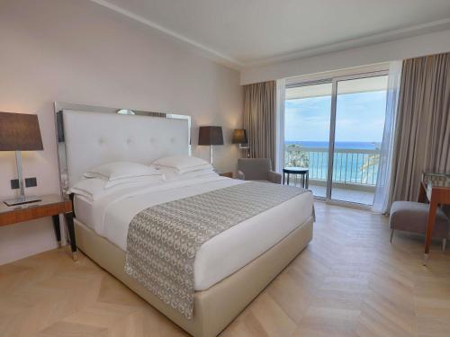 Suite Diplomática con vistas al mar del hotel Mövenpick Beirut