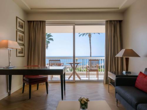 Suite Executive con vistas al mar del hotel Mövenpick Beirut