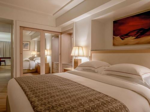 Suite Executive con vistas al mar del hotel Mövenpick Beirut. Foto 3