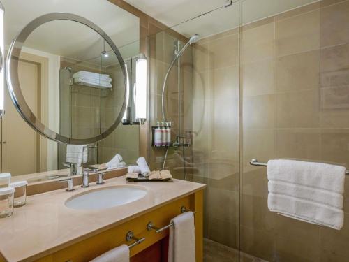 Suite Junior del hotel Mövenpick Beirut. Foto 3