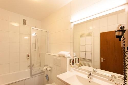 Habitación Cuádruple Estándar del hotel Friends Saarbrücken. Foto 5