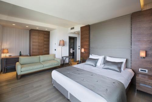 Habitación Deluxe en la esquina con vistas al mar del hotel Arcadia Blue Istanbul. Foto 5