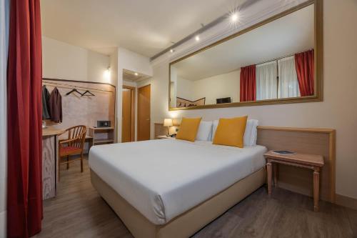 Habitación Doble del hotel Ih Hotels Milano St. John Sesto San Giovanni. Foto 1