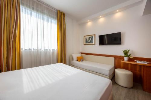 Habitación Triple Superior del hotel Ih Hotels Milano St. John Sesto San Giovanni