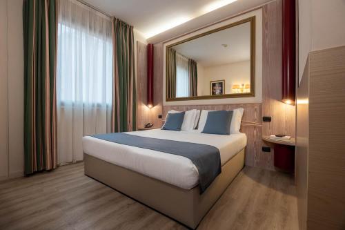 Habitación Doble Superior del hotel Ih Hotels Milano St. John Sesto San Giovanni. Foto 2