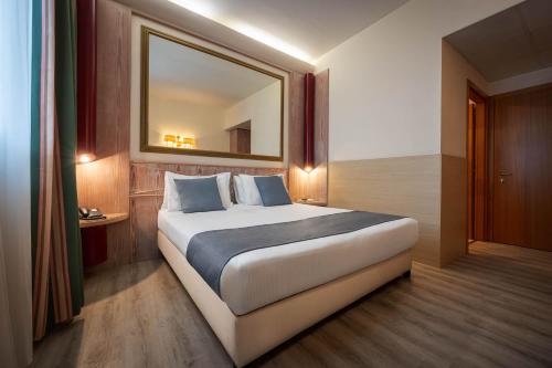 Habitación Doble Superior del hotel Ih Hotels Milano St. John Sesto San Giovanni. Foto 3