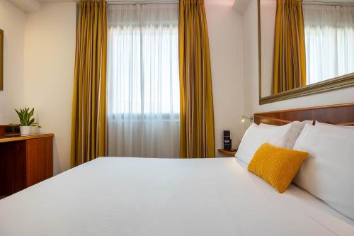 Habitación Doble Superior del hotel Ih Hotels Milano St. John Sesto San Giovanni. Foto 4