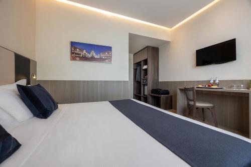 Habitación Doble Deluxe del hotel Ih Hotels Milano St. John Sesto San Giovanni. Foto 3