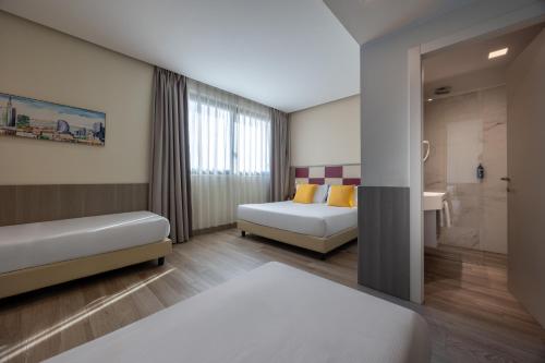 Habitación Cuádruple Deluxe del hotel Ih Hotels Milano St. John Sesto San Giovanni. Foto 1