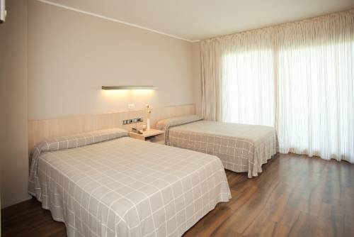 Habitación doble del hotel Complejo Acuazul. Foto 1