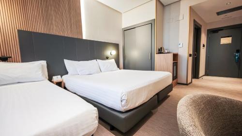 Habitación Doble con cama supletoria - 2 camas del hotel Silken Ciudad Gijon. Foto 3