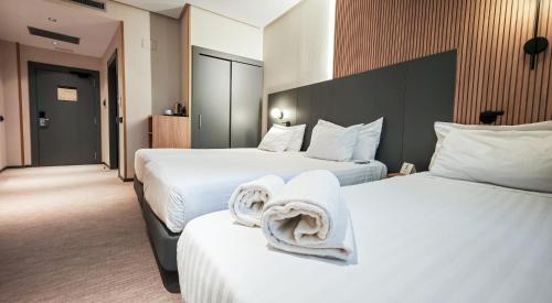 Habitación Doble con cama supletoria - 2 camas del hotel Silken Ciudad Gijon. Foto 4